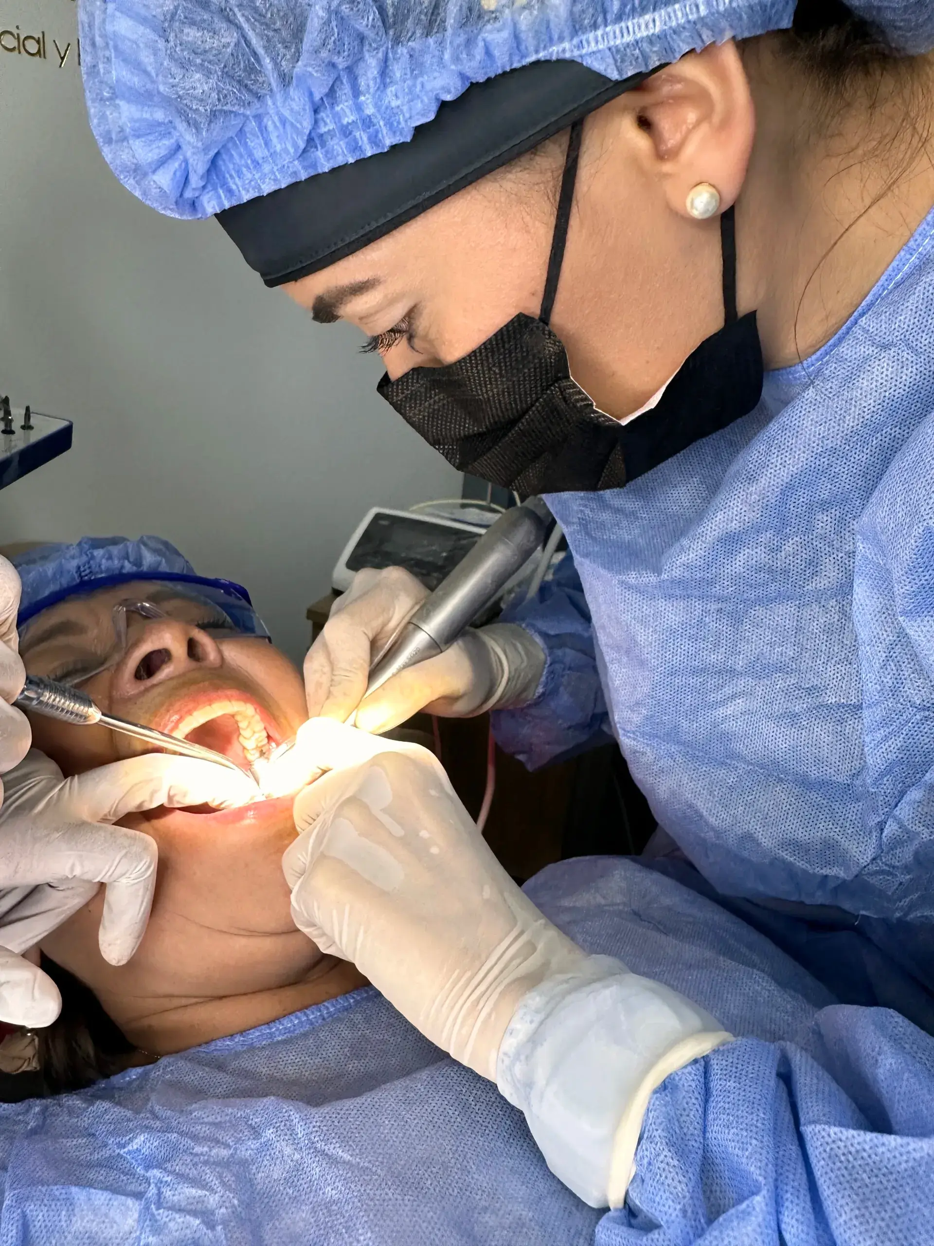 Costo implante dental en colombia