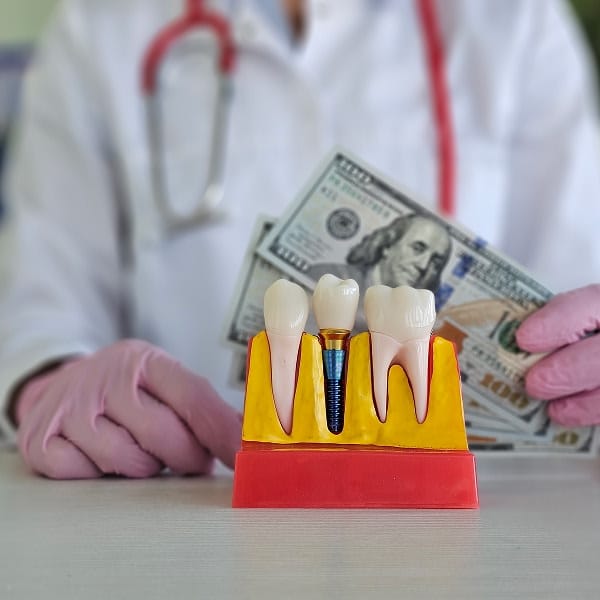 dental-crowns-cost-colombia-vs-usa-and-canada